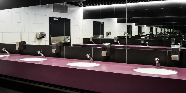 Co je na veřejných toaletách nejšpinavější? Sedátko to rozhodně není!