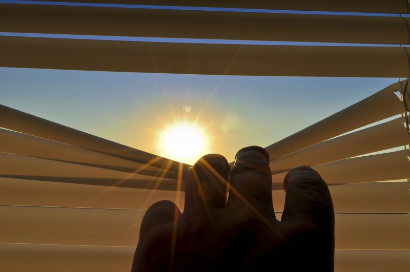Kvalitní zastínění oken pomáhá s adaptací na změnu času