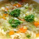 Domácí zeleninová směs bez konzervantů zdravě ochutí polévky i omáčky